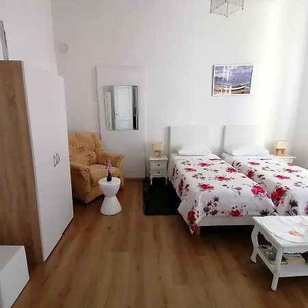 Апартаменты Two-bedrooms With Balcony And Sea View,near Old Town Дубровник