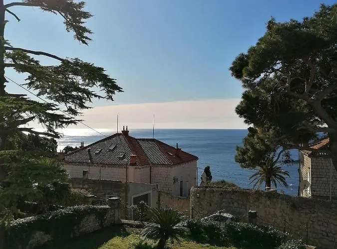 Two-bedrooms With Balcony And Sea View,near Old Town Дубровник