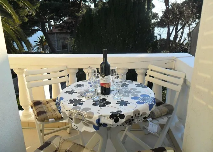 Апартаменты Two-bedrooms With Balcony And Sea View,near Old Town Дубровник