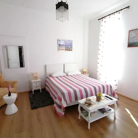 Two-bedrooms With Balcony And Sea View,near Old Town