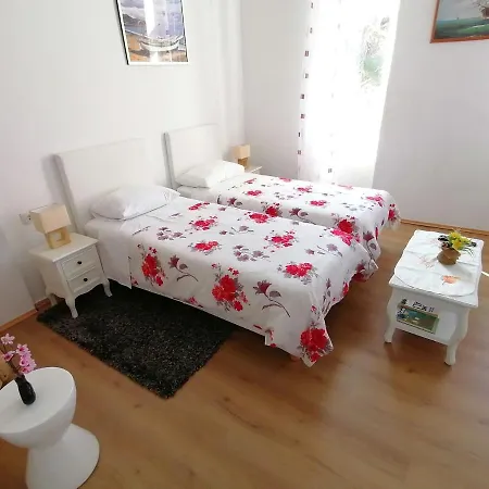 Two-bedrooms With Balcony And Sea View,near Old Town Apartment *