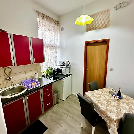 Two-bedrooms With Balcony And Sea View,near Old Town Apartment