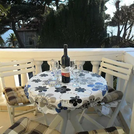 Lägenhet Two-bedrooms With Balcony And Sea View,near Old Town Dubrovnik