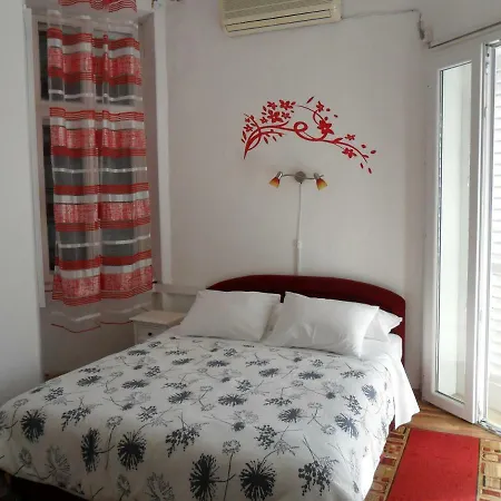 Apartment Two-bedrooms With Balcony And Sea View,near Old Town *