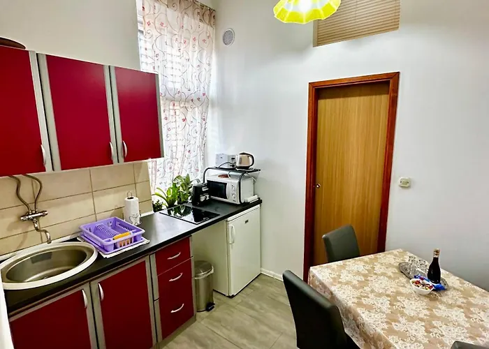 Two-bedrooms With Balcony And Sea View,near Old Town Apartamento