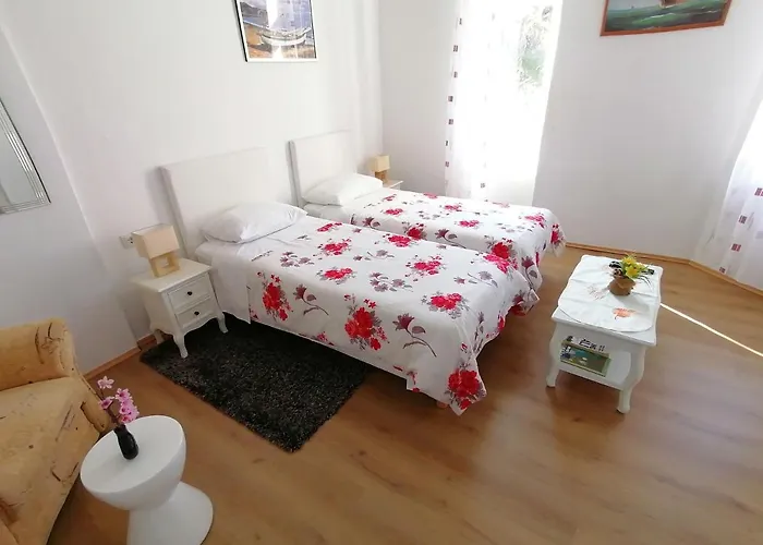 Two-bedrooms With Balcony And Sea View,near Old Town Appartamento *